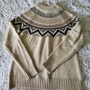 Cream sweater with neckline detail and pearl